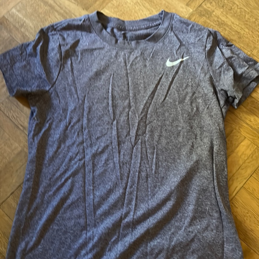 Small Nike women’s tee shirt